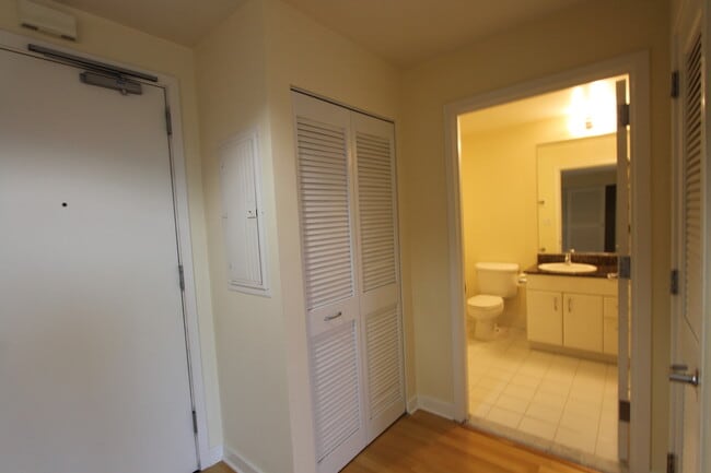 Building Photo - EPIC REA-AZARI PM - Nice Studio at The Beacon in South Beach w/Parking available