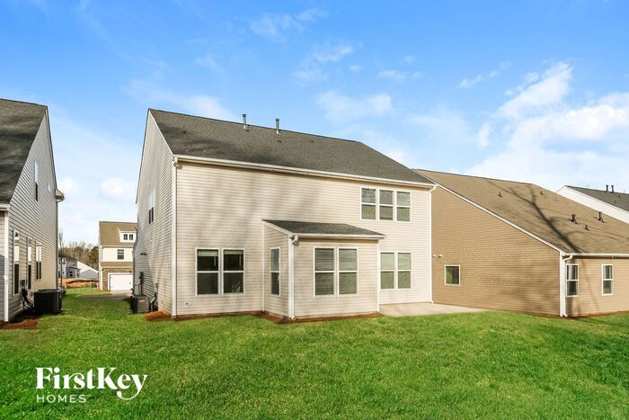 Building Photo - 558 Hillpark Ln