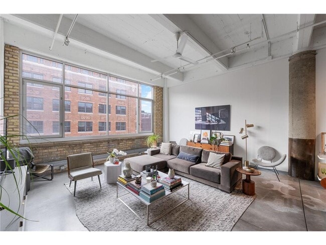 Building Photo - 700 N Washington Ave