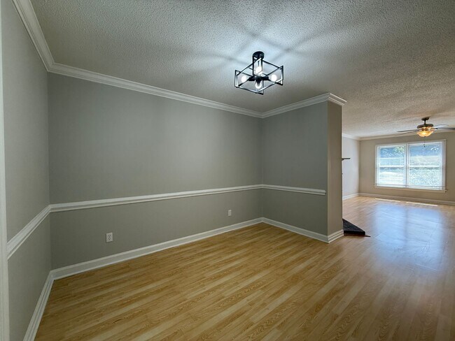 Building Photo - Spacious Two Bedroom, 2nd Floor Condo with Private Balcony. SHOWN BY APPOINTMENT ONLY!