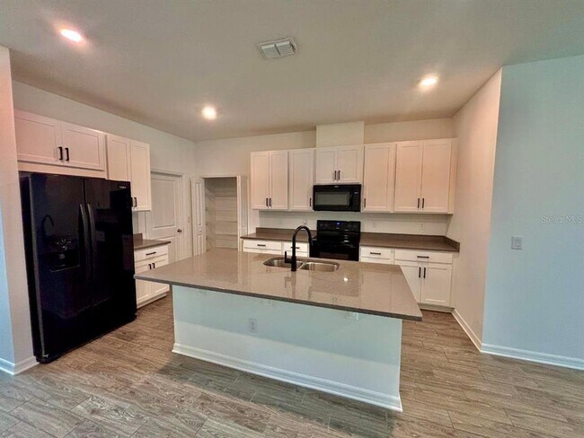 Building Photo - 7563 Ashcroft Dr
