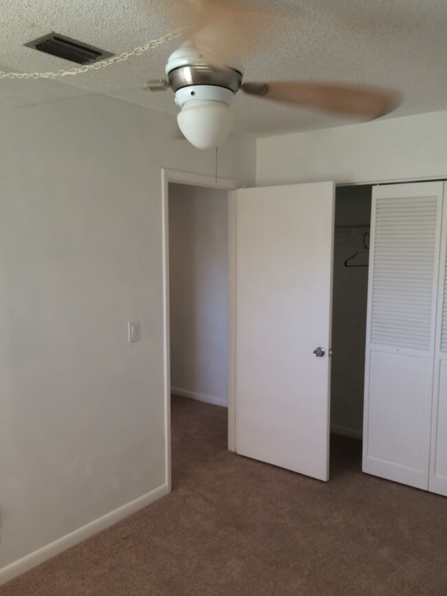 Building Photo - 1622 Shaker Cir