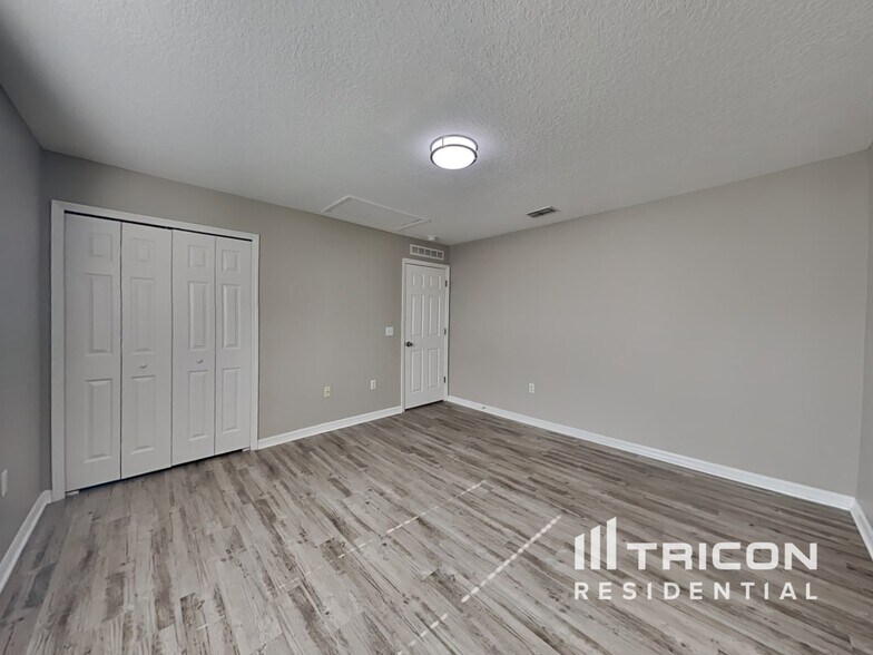 Building Photo - 262 King Arthur Ct