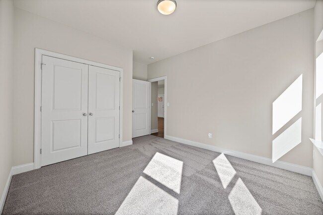Building Photo - 305 Walker St
