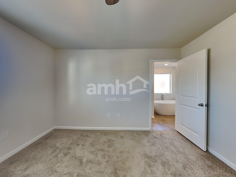 Building Photo - 3993 Zepelin Wy