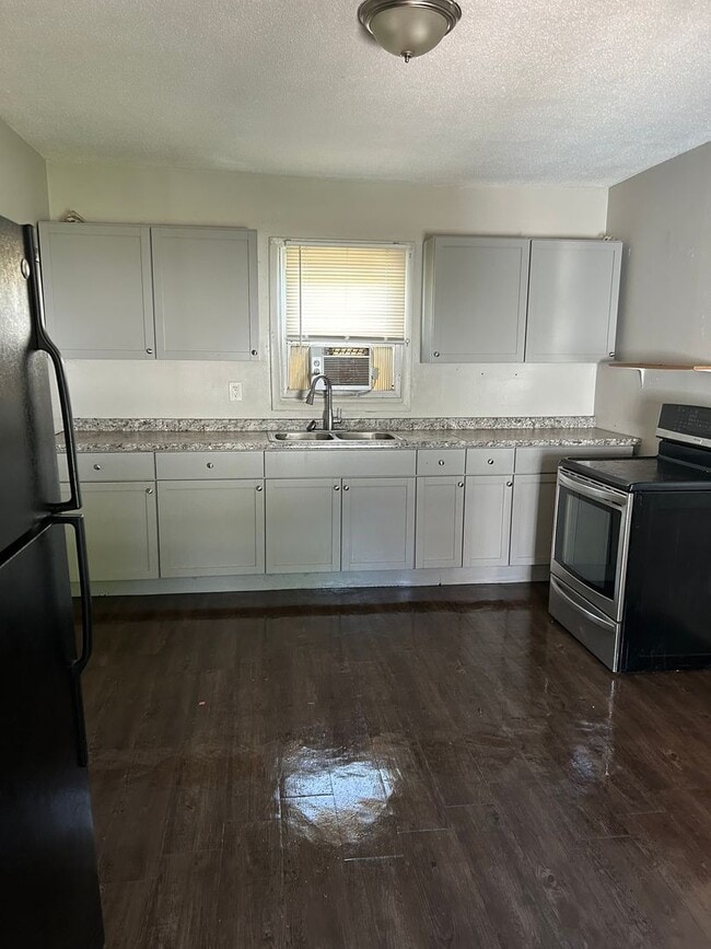 Building Photo - 3 bed 1 bath