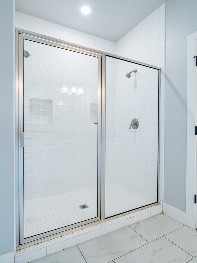 Building Photo - 3602 SW Brittany Rd