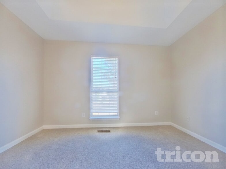 Building Photo - 6402 Hillview Ln