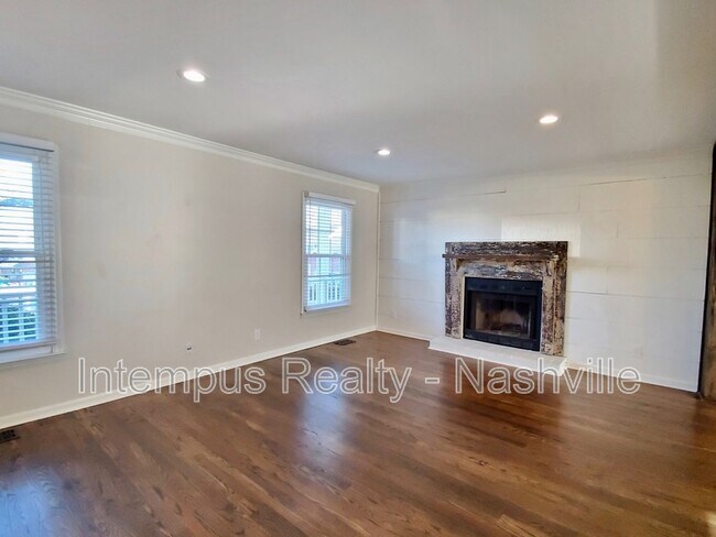 Building Photo - 547 Hopewood Ct