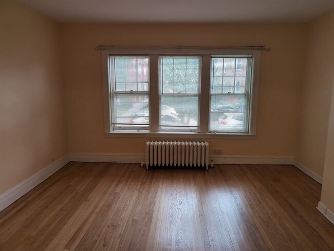 Building Photo - 5622 N Mango Ave