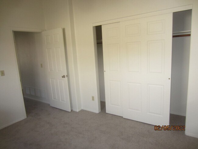 Building Photo - Comfortable & Attractive 3 Bedroom 2 Bath ...
