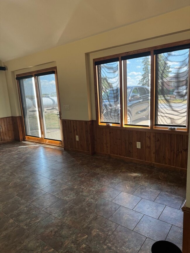 Building Photo - Beautiful, Meticulously Maintained Home in Perrysburg