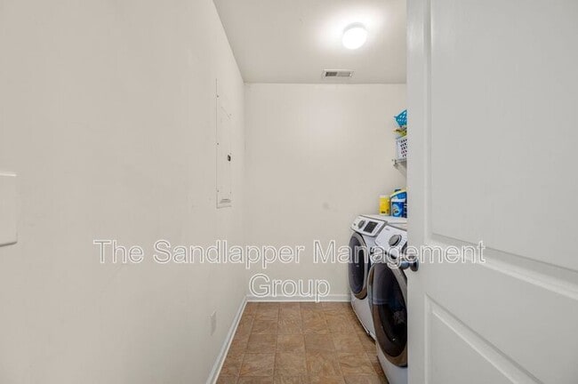 Building Photo - 7430 Northgate Dr