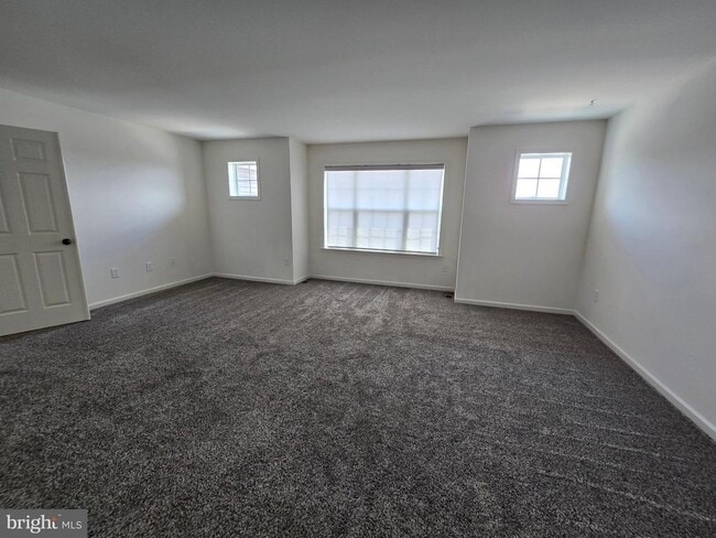 Building Photo - 633 Kincaid Ave