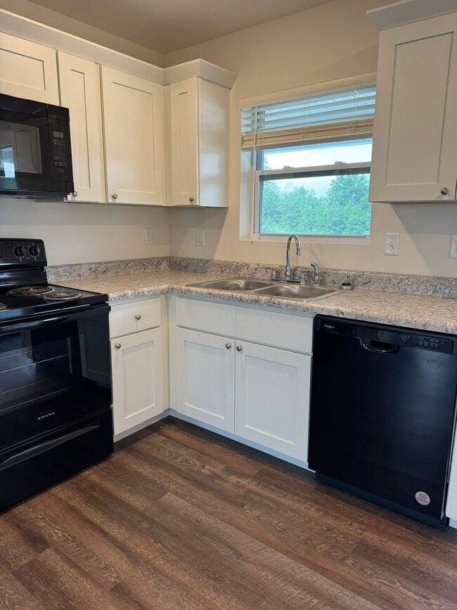 Building Photo - 1 bed, 1 bath Apartment