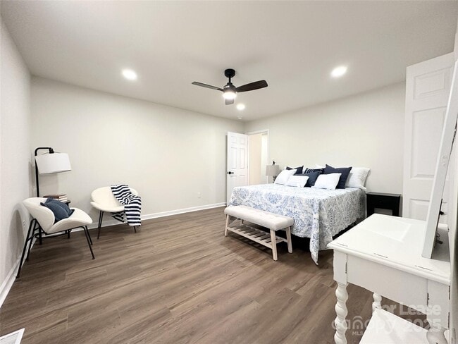 Building Photo - 226 Malvern Dr SW