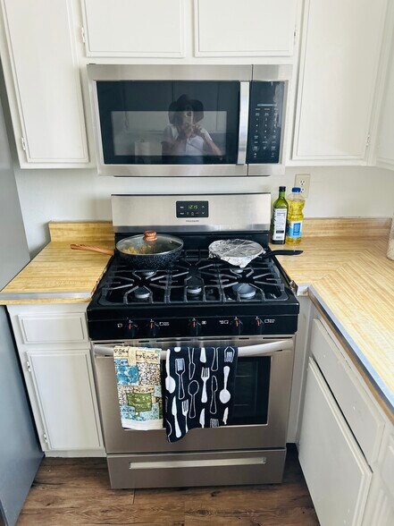 Building Photo - 6005 Hill Dale Ct