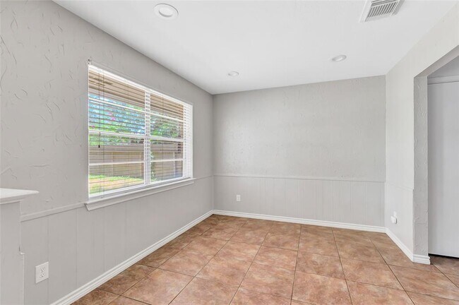 Building Photo - 2414 Chanay Ln