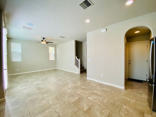 Building Photo - $2,195 DeWolf & Barstow, 3 Bedroom - Joy Dr, Clovis / Community Pool