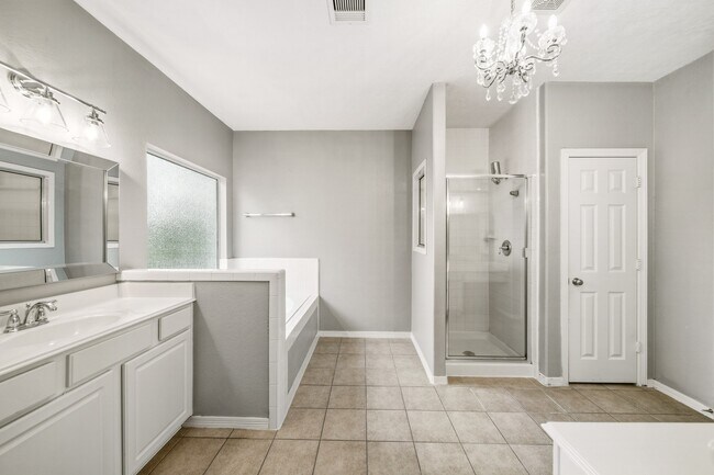 Building Photo - 2711 Wallingford Pnes
