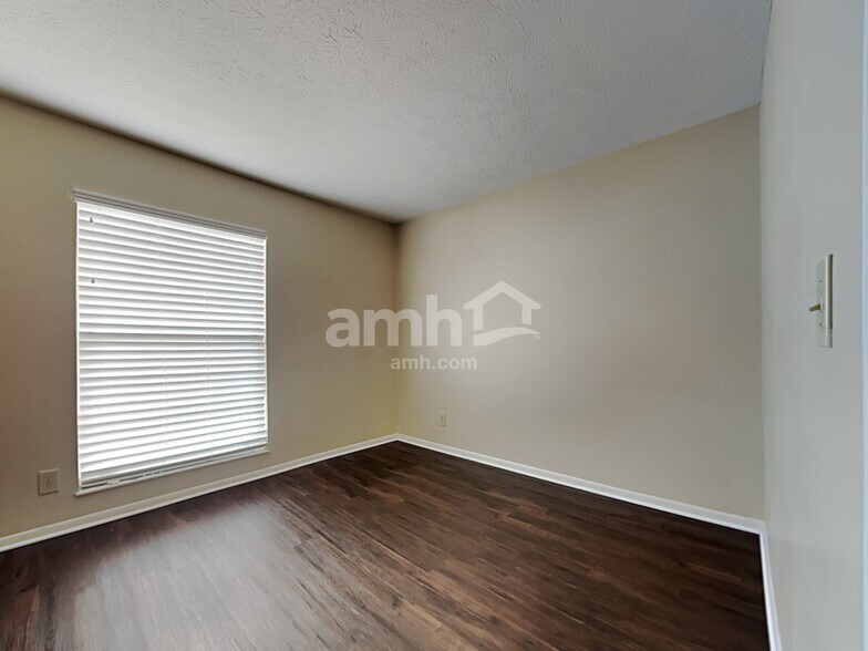 Building Photo - 6785 Upland Ct