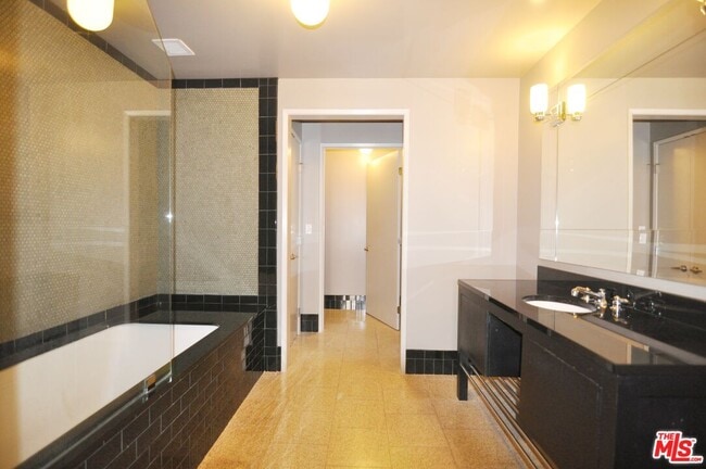 Building Photo - 849 S Broadway