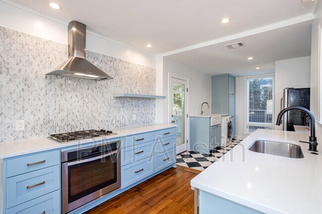 Building Photo - 2003 Newning Ave