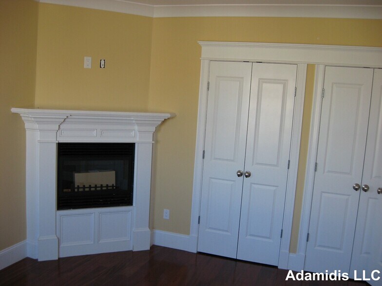 Building Photo - 15 Eldora St