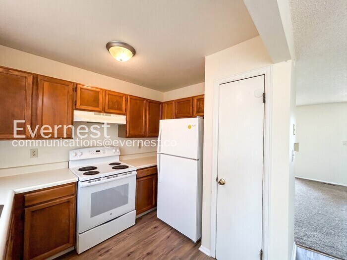 Building Photo - 2702 Dickens Dr