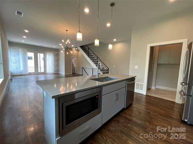 Building Photo - 1012 Westbrook Dr