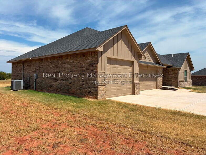 Building Photo - 2571 Gallant Fox Ter