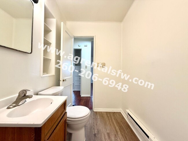 Building Photo - 2 Bedroom House