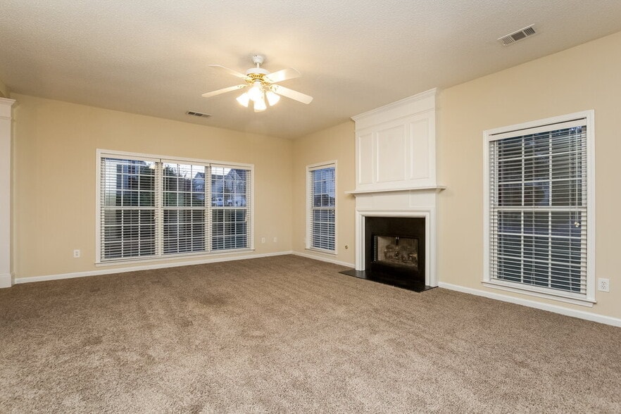 Building Photo - 4425 Ridgefair Dr