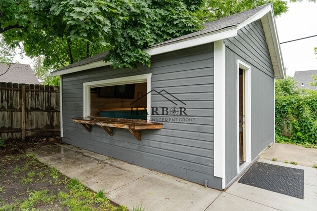 Building Photo - SE Rochester Living with Easy City Access