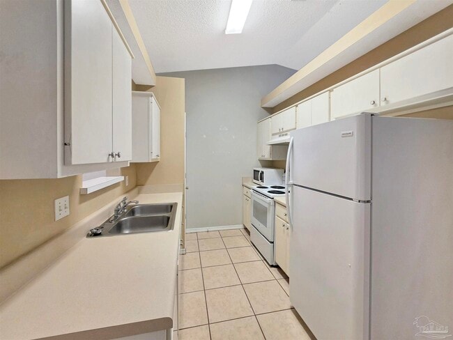 Building Photo - 3359 Green Briar Cir