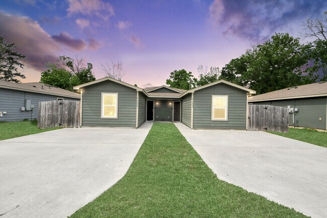 Building Photo - 9027 Madera Rd