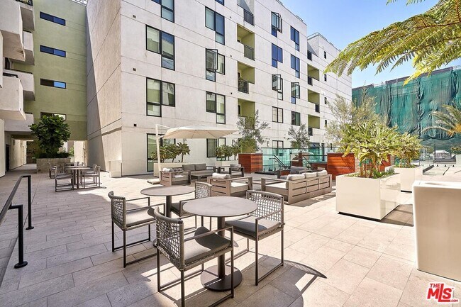 Building Photo - 1234 Wilshire Blvd
