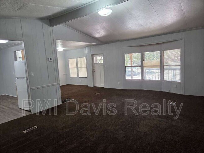 Building Photo - 2288 Amarylis Ave