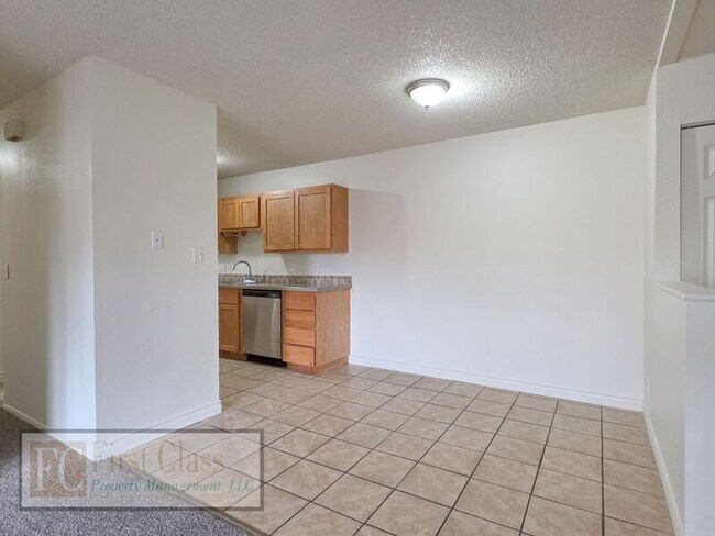 Building Photo - 17150 SW Heritage Ct