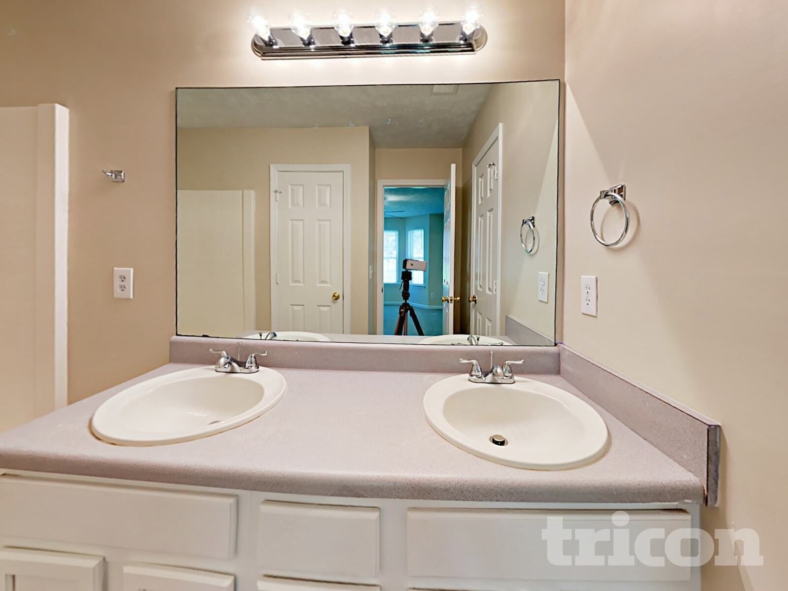 Building Photo - 201 St Charles Ave