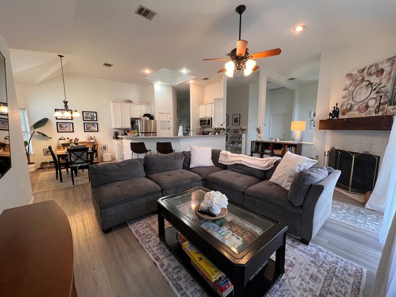 Building Photo - 505 Preakness Pl