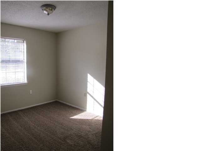 Building Photo - 203 Amellia Pl