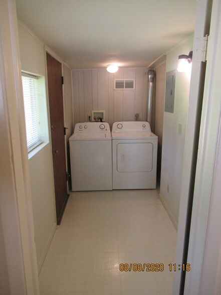 Building Photo - 419 E 12th St