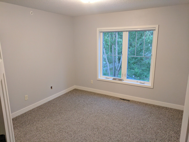 Building Photo - Tripoint Townhomes 220
