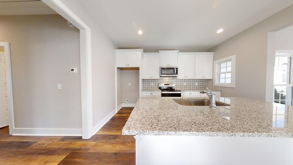 Building Photo - Fox Run Townhome Available August!