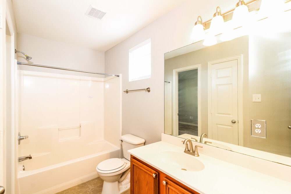 Building Photo - 9854 Cedarcrest Dr