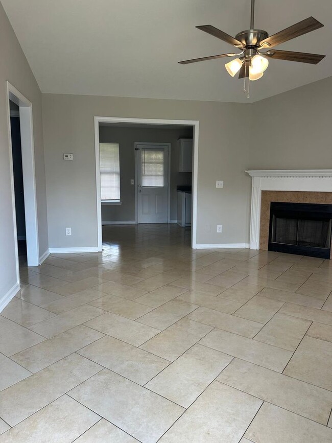 Building Photo - Large 3br 2ba with garage and privacy fence in Antioch, Tn
