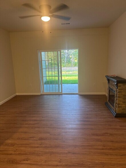 Building Photo - 114 Harmony Mdws Ct