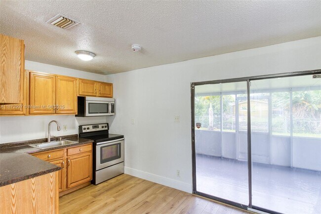 Building Photo - 8130 SW 7th Ct