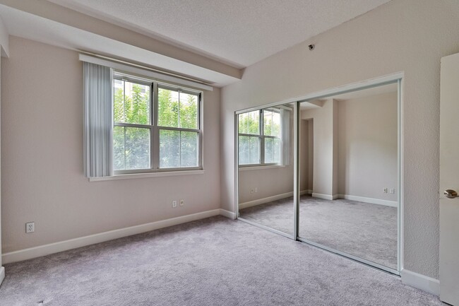 Building Photo - Welcome to this spacious 1,578 sqft 3 bed,...